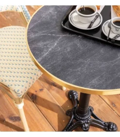 Oviala 60 cm verstelbare zwartmarmeren terrastafel en 2 blauwe stoelen