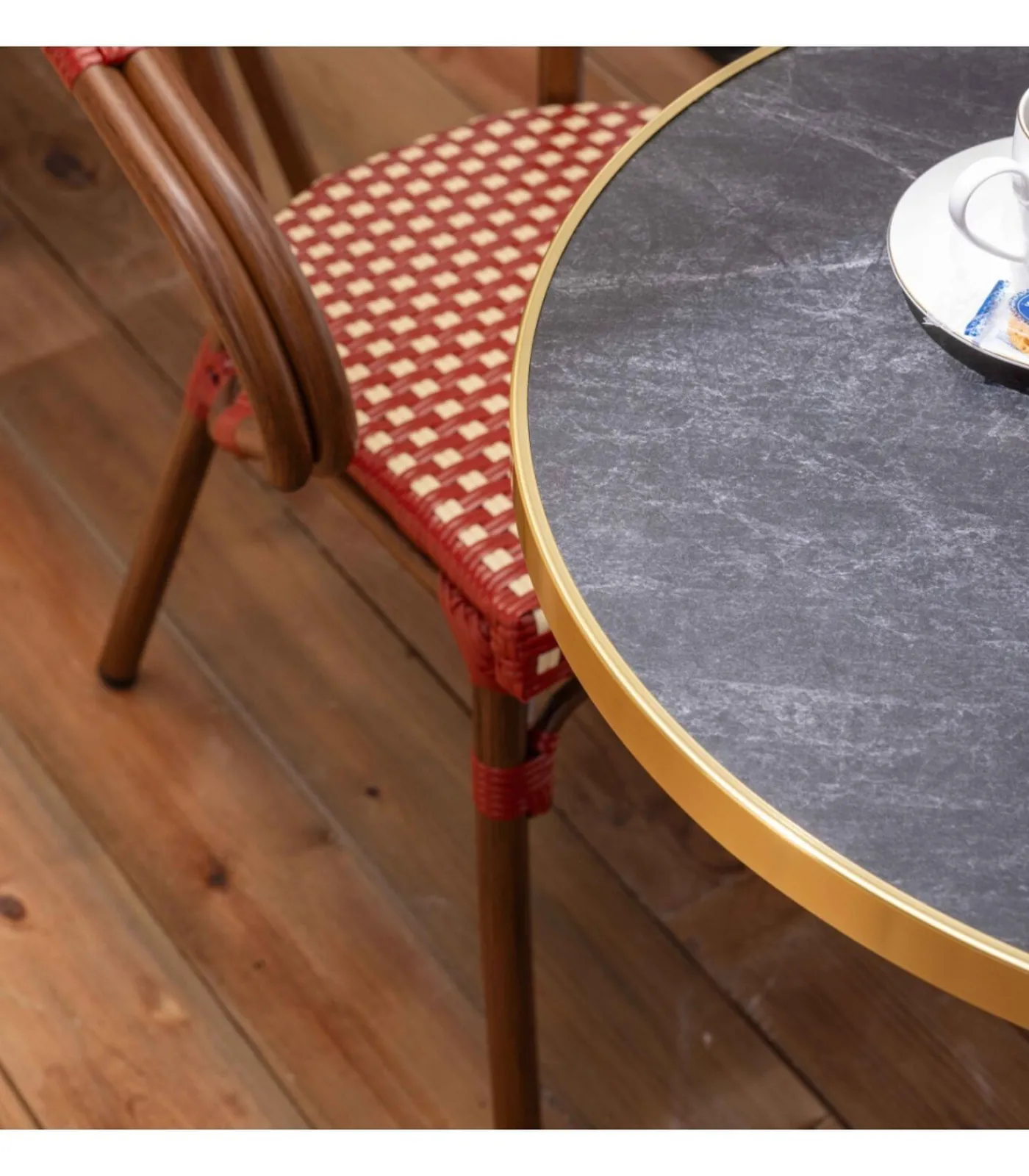 Best 60 cm verstelbare zwartmarmeren terrastafel en 2 rode stoelen Tuinmeubelen