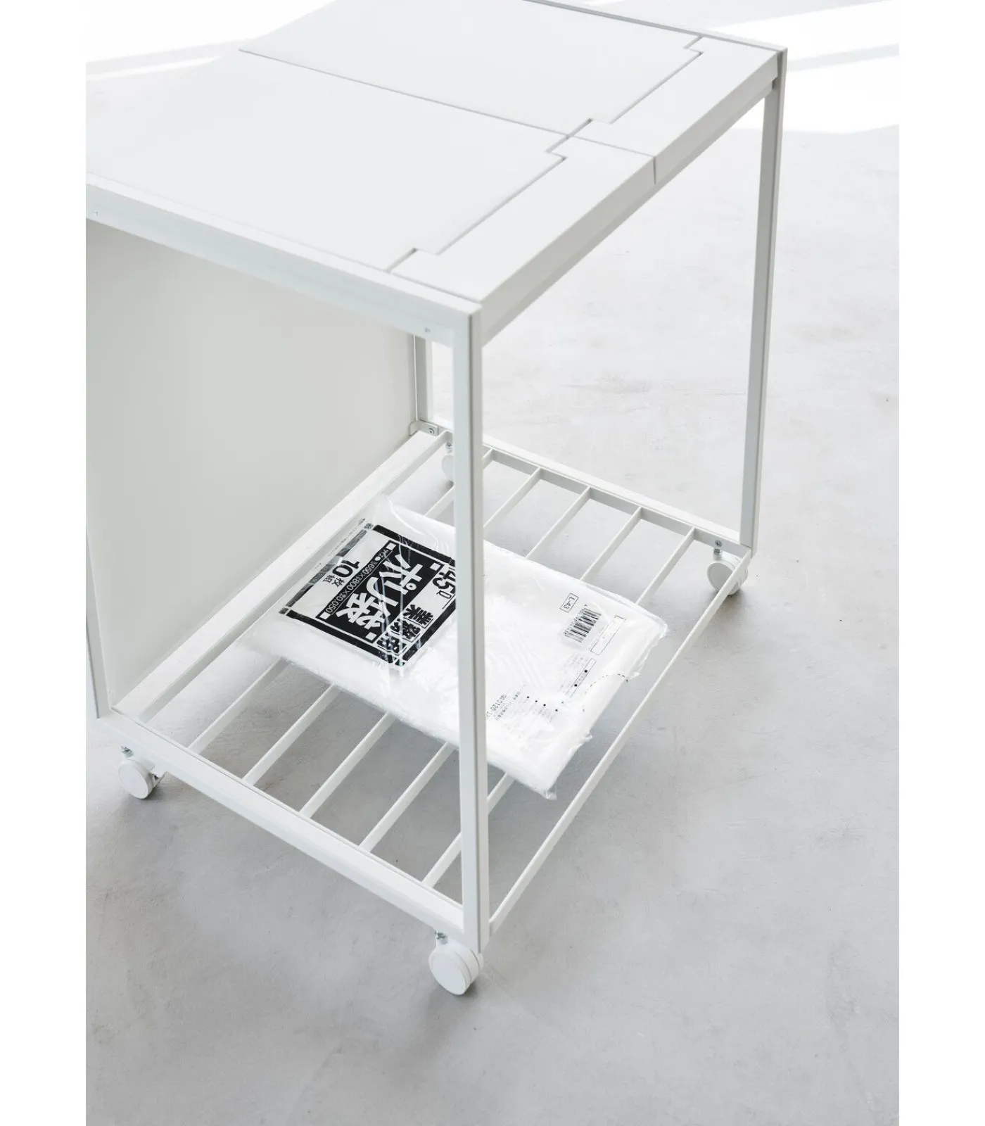 YAMAZAKI Afvalscheidingsprullenbak met wielen - 2 comp - Tower - Wit