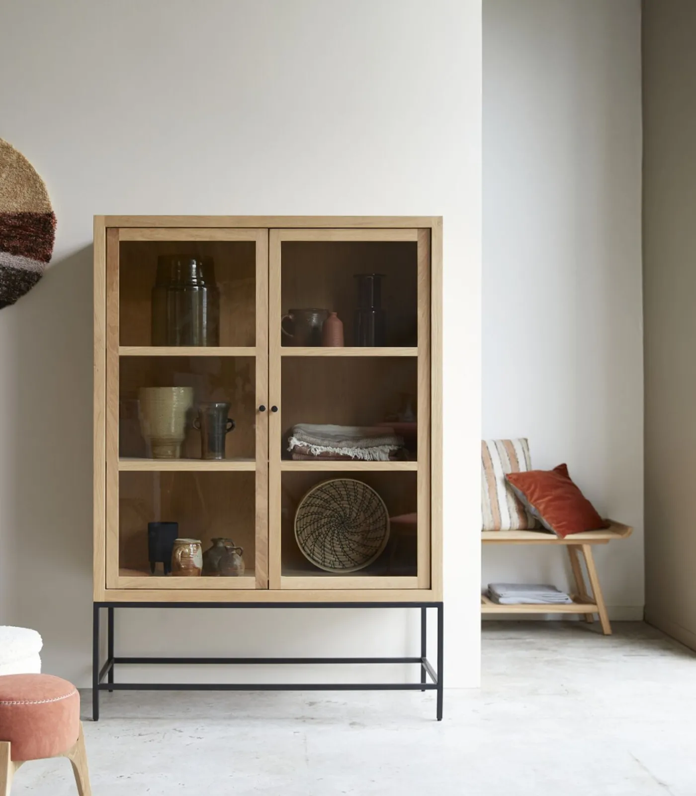 New Babeth - Hoge vitrinekast van massief eikenhout Meubels