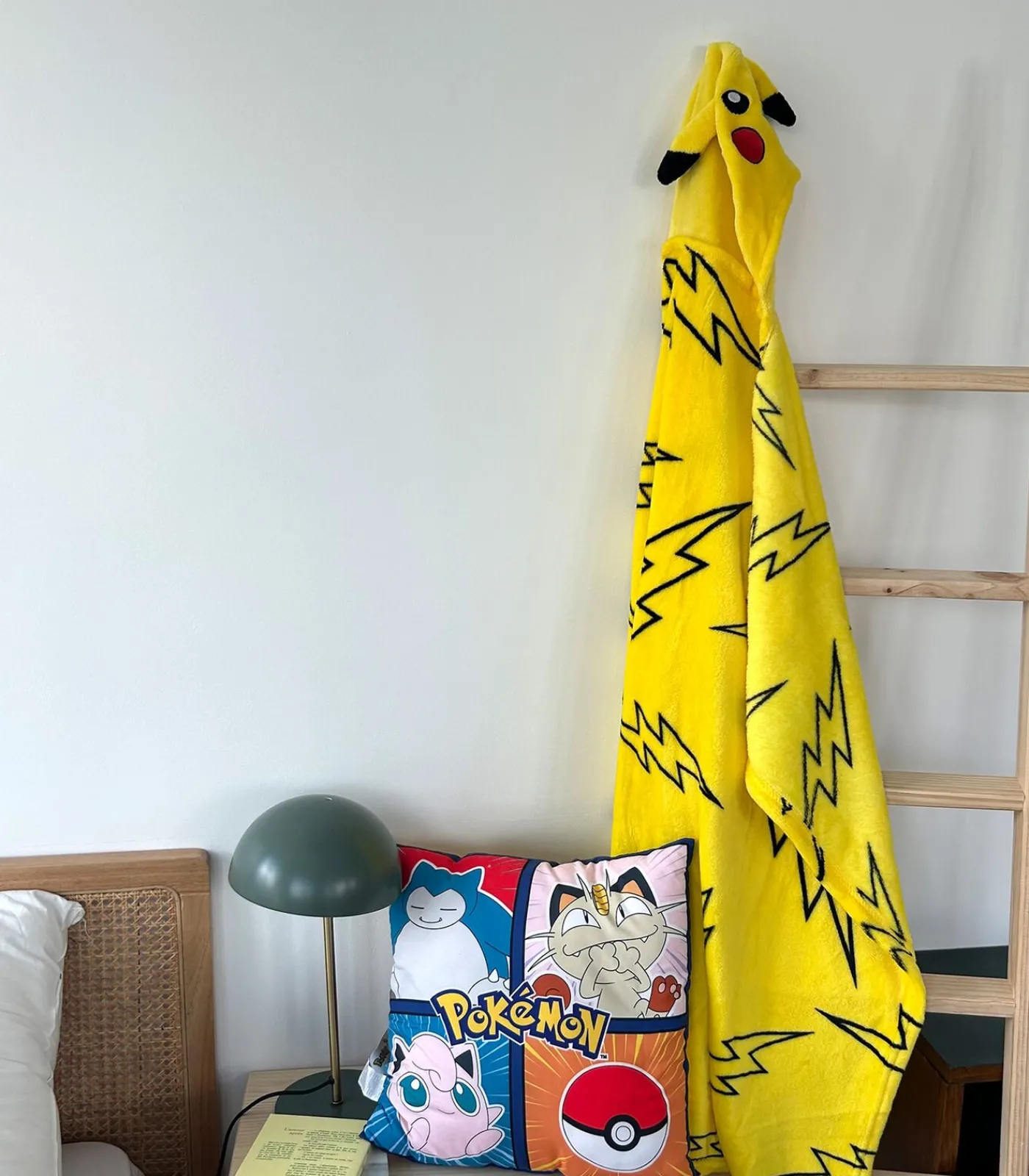 POKEMON Bedrukte plaid van 100% polyester, ÉCLAIR