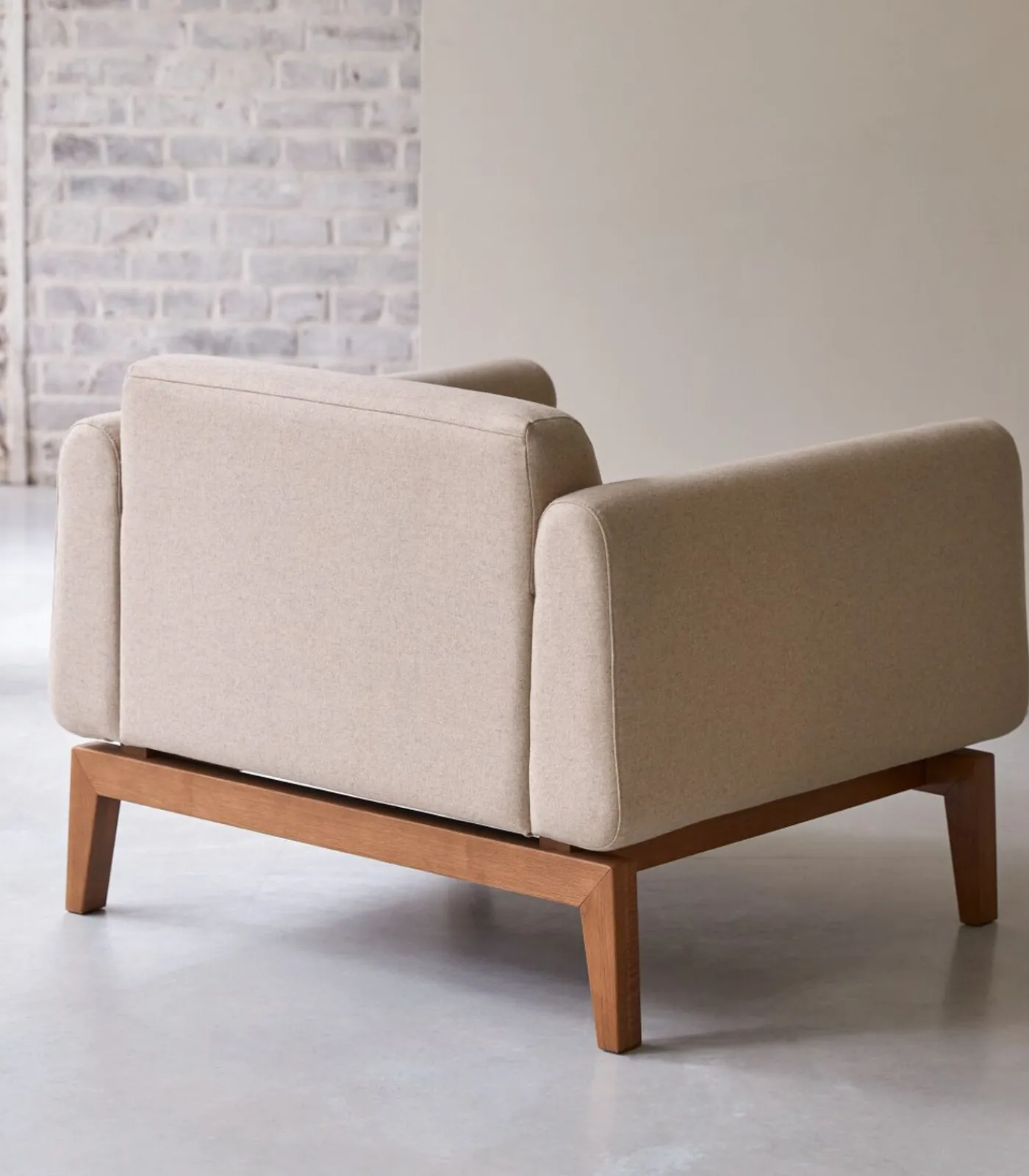 Tikamoon Bjorn - Fauteuil in massief eiken en ecru stof