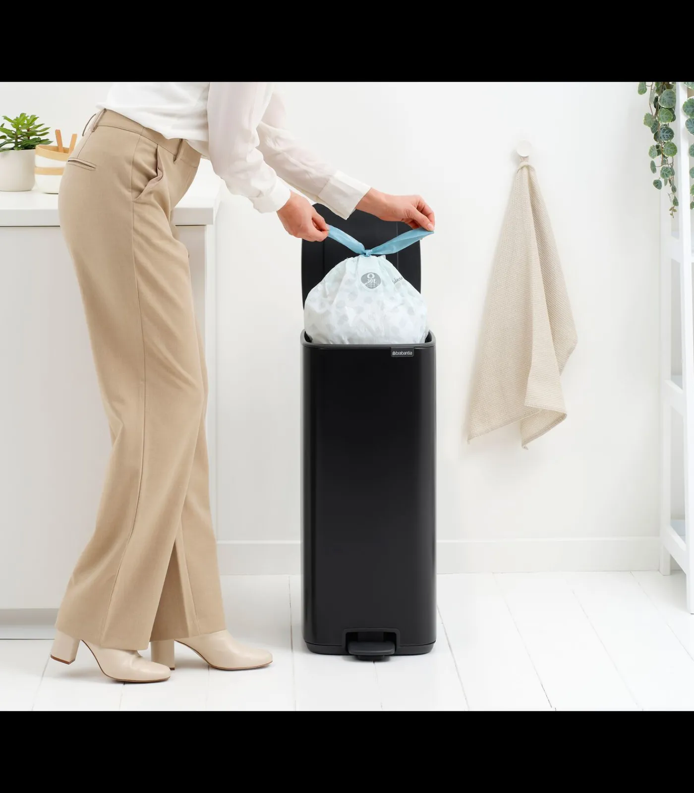 Best Bo Pedaalemmer, 30 liter, stil sluitend, kunststof binnenemmer - Matt Manden En Bakken