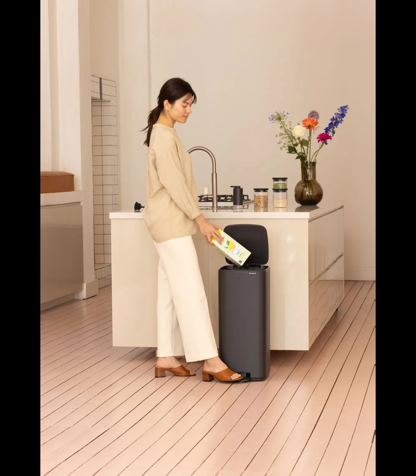 Outlet Bo Pedaalemmer, 30 liter, stil sluitend, kunststof binnenemmer - Mineral Infinite Grey Manden En Bakken