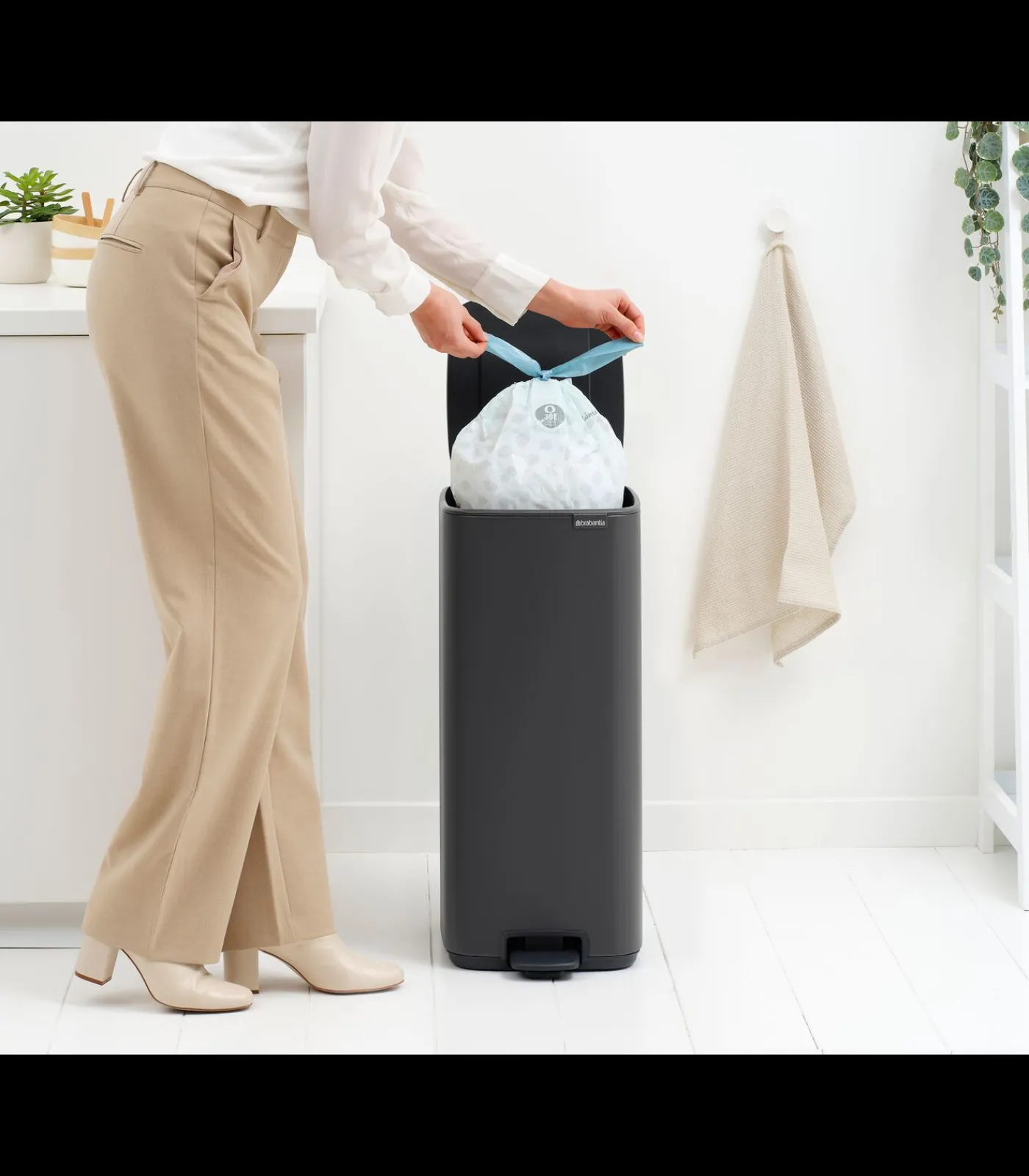 Outlet Bo Pedaalemmer, 30 liter, stil sluitend, kunststof binnenemmer - Mineral Infinite Grey Manden En Bakken