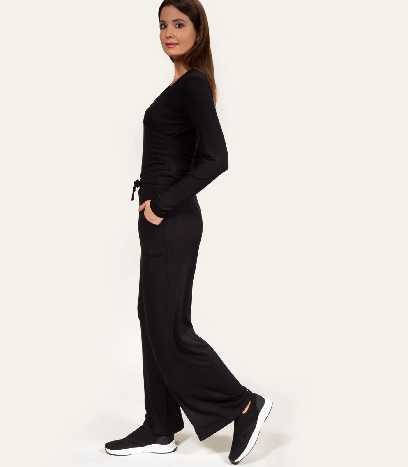 DAMES ISOTONER Damesbroek in ribgebreide wijde pijpen Zwart