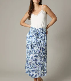 DAMES Deeluxe DIPTI - Midirok van viscosecrêpe met tropische print