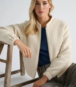 DAMES Marie Méro Ecru jasje in boucletstof met opstaande kraag