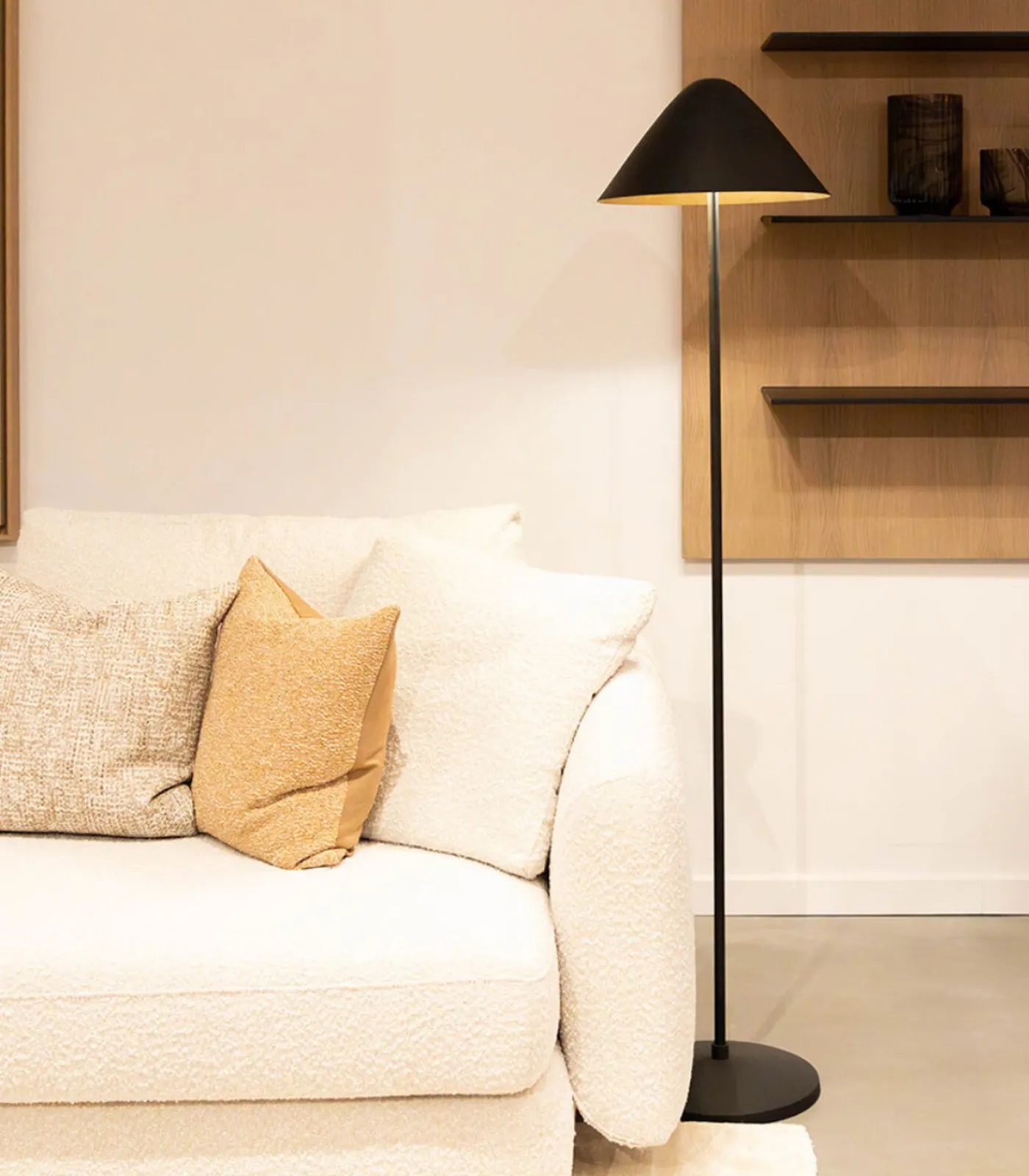 Atmooz Elan - Staande Lamp - Zwart & Goud