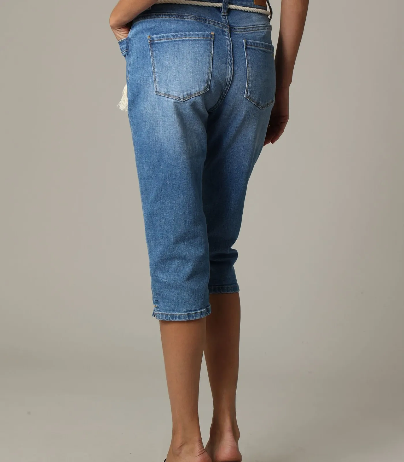 DAMES Deeluxe ELARA - Lange, casual bermudashort van slim-fit blauw denim