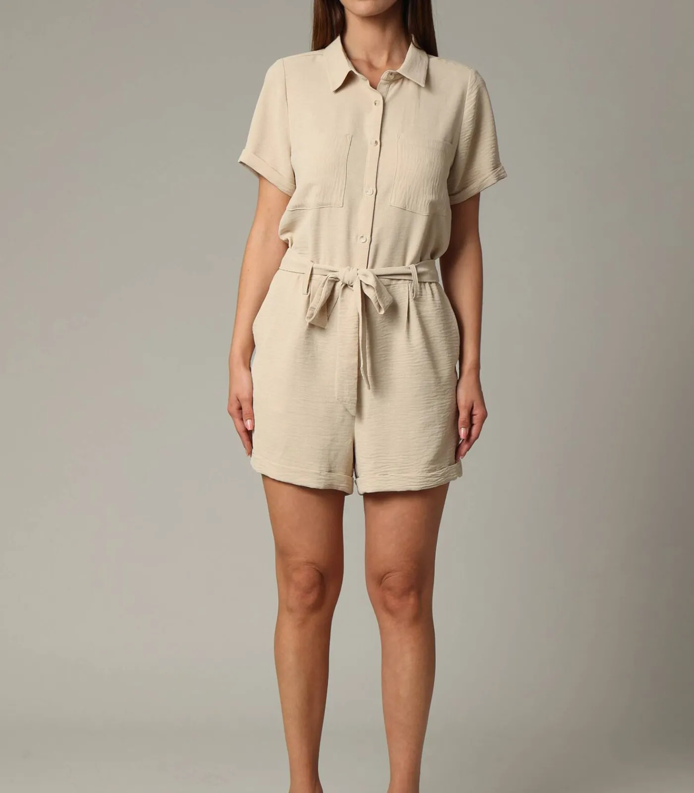 DAMES Deeluxe FLINE - Korte jumpsuit met overhemdkraag en strikceintuur