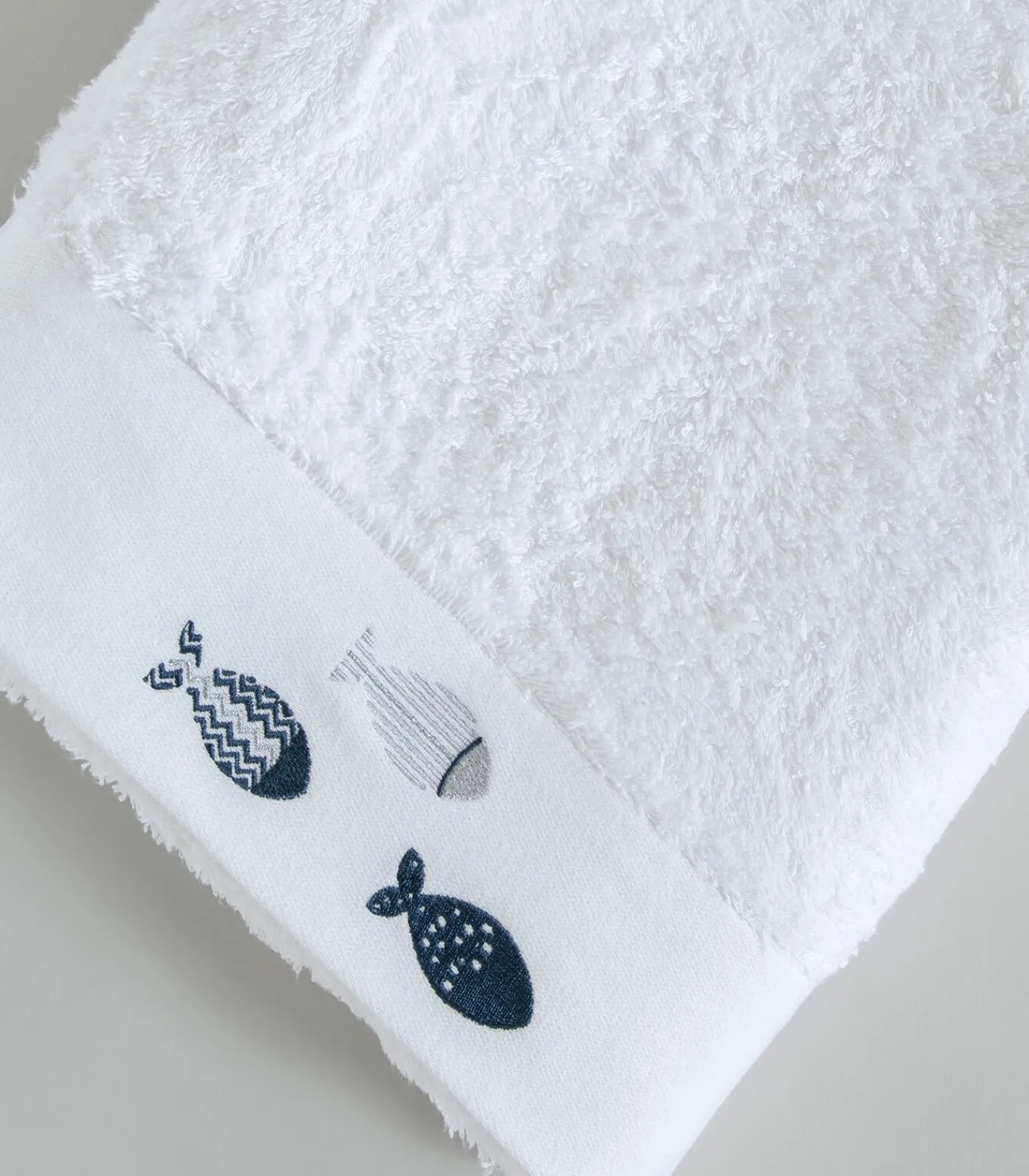 Online Geborduurde gezichtshanddoek Delmy 50x90 cm Wit Handdoeken