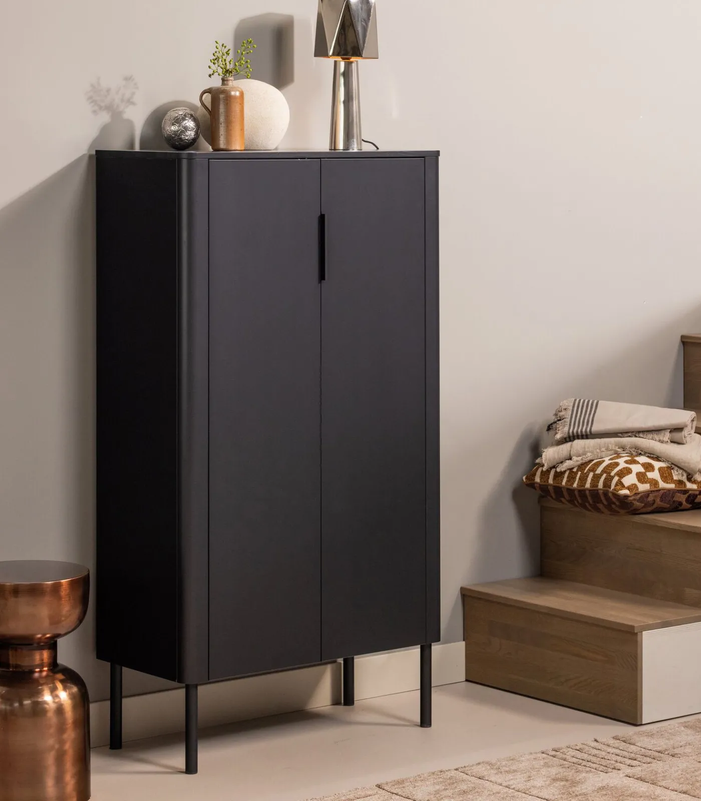 Outlet Gunnar 2-Deurs Kast - Grenen - Matzwart -135x85x39 Meubels