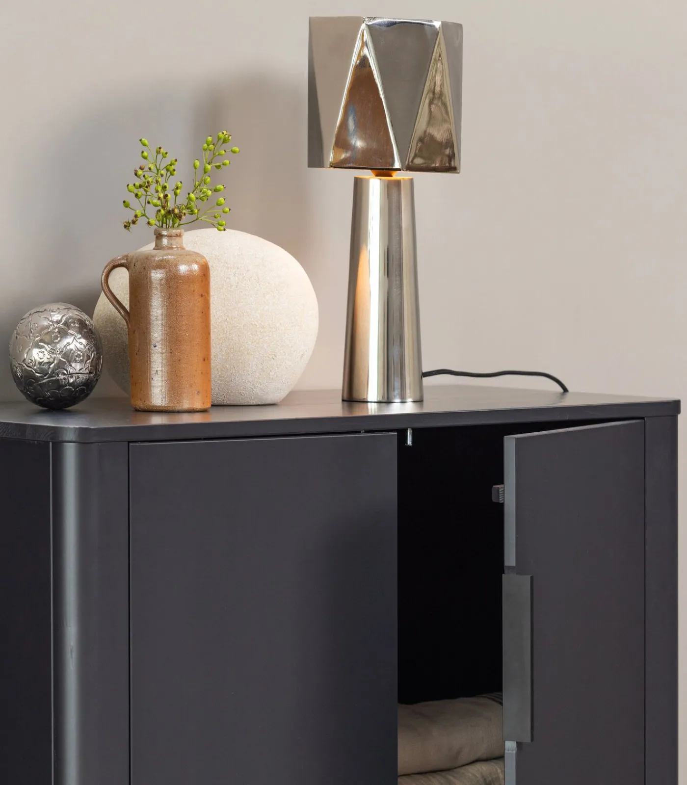 Outlet Gunnar 2-Deurs Kast - Grenen - Matzwart -135x85x39 Meubels