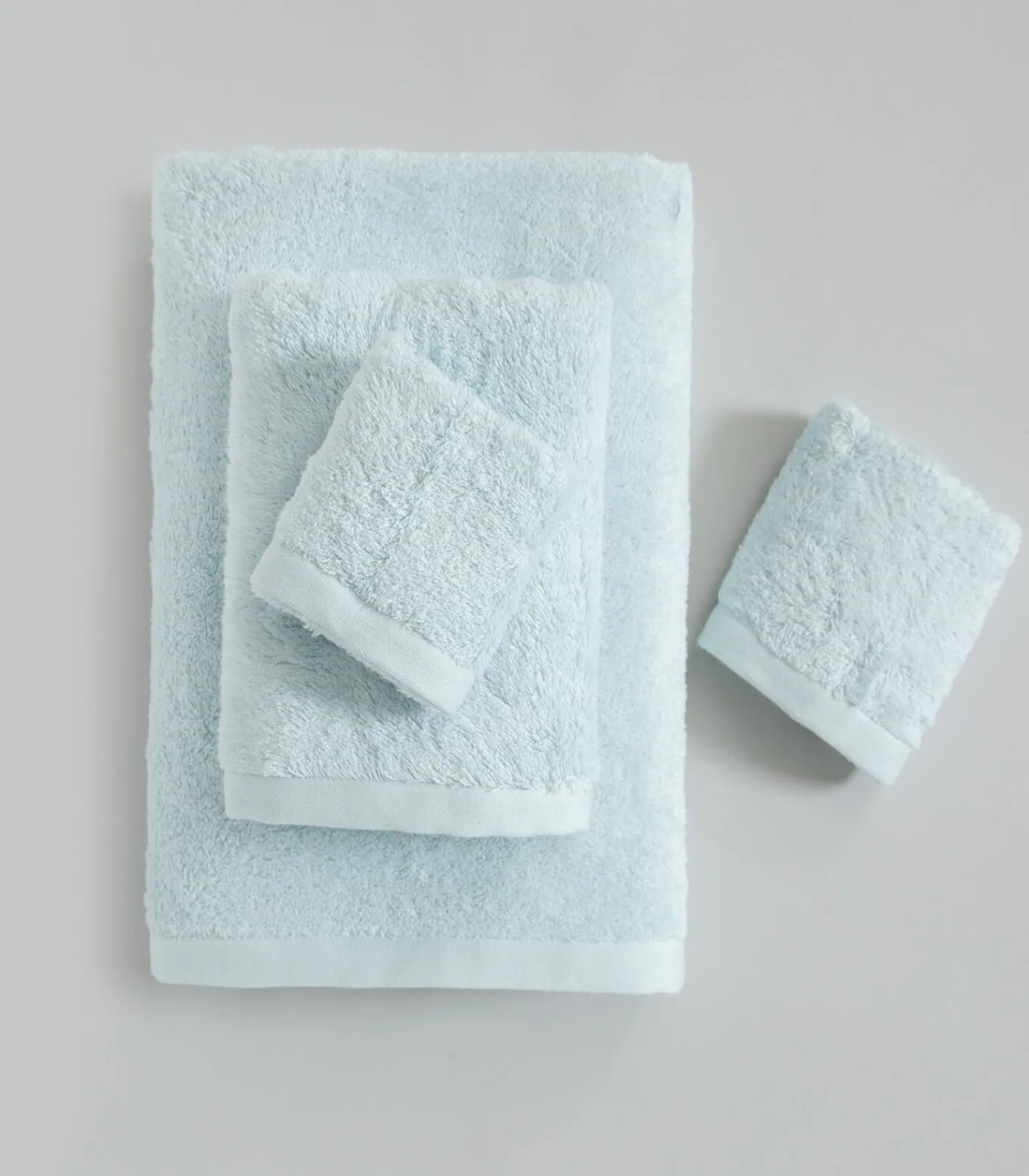 Outlet Handdoek Solid 30x50 cm Lichtblauw Handdoeken