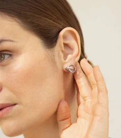 Sale Kleine zilveren Embolic oorbellen DAMES Oorbellen