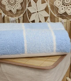 Linandelle Lichtroze katoenen geruite handdoek 50x100 cm