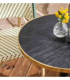 Hot Liggende zwartmarmeren terrastafel van 60 cm en 2 groene stoelen Tuinmeubelen