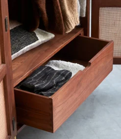 New Lisbeth - Kast van iepenhout en riet Meubels