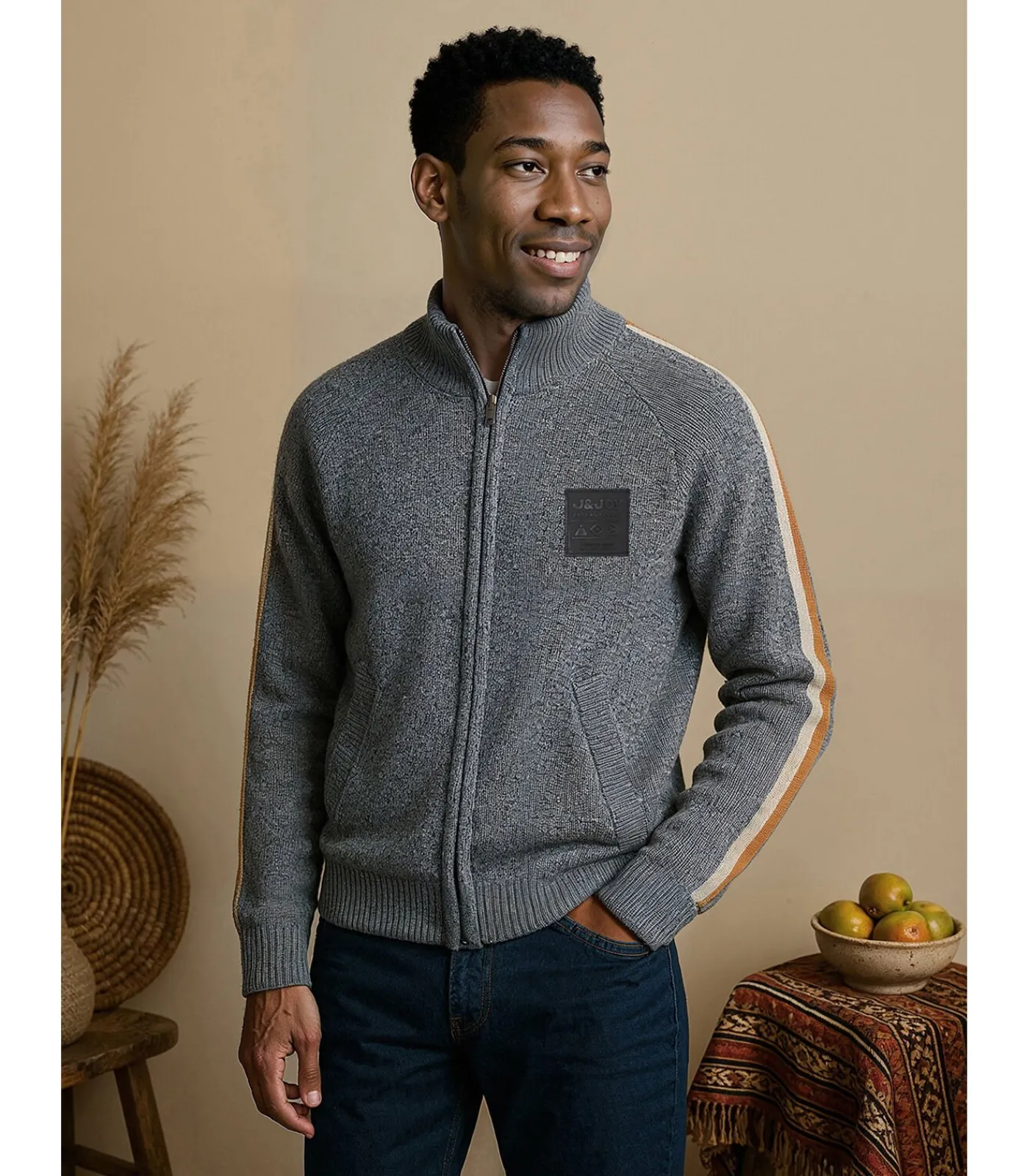 Heren J&JOY Marineblauwe herentrui met gekleurde strepen