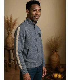 Heren J&JOY Marineblauwe herentrui met gekleurde strepen