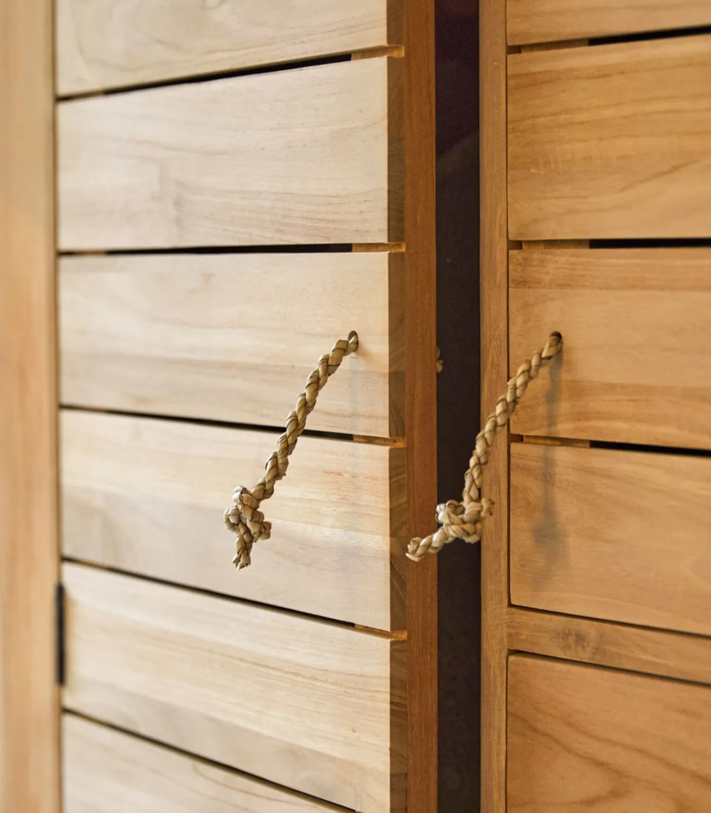 Tikamoon Minimalys - Hangkast van massief teakhout