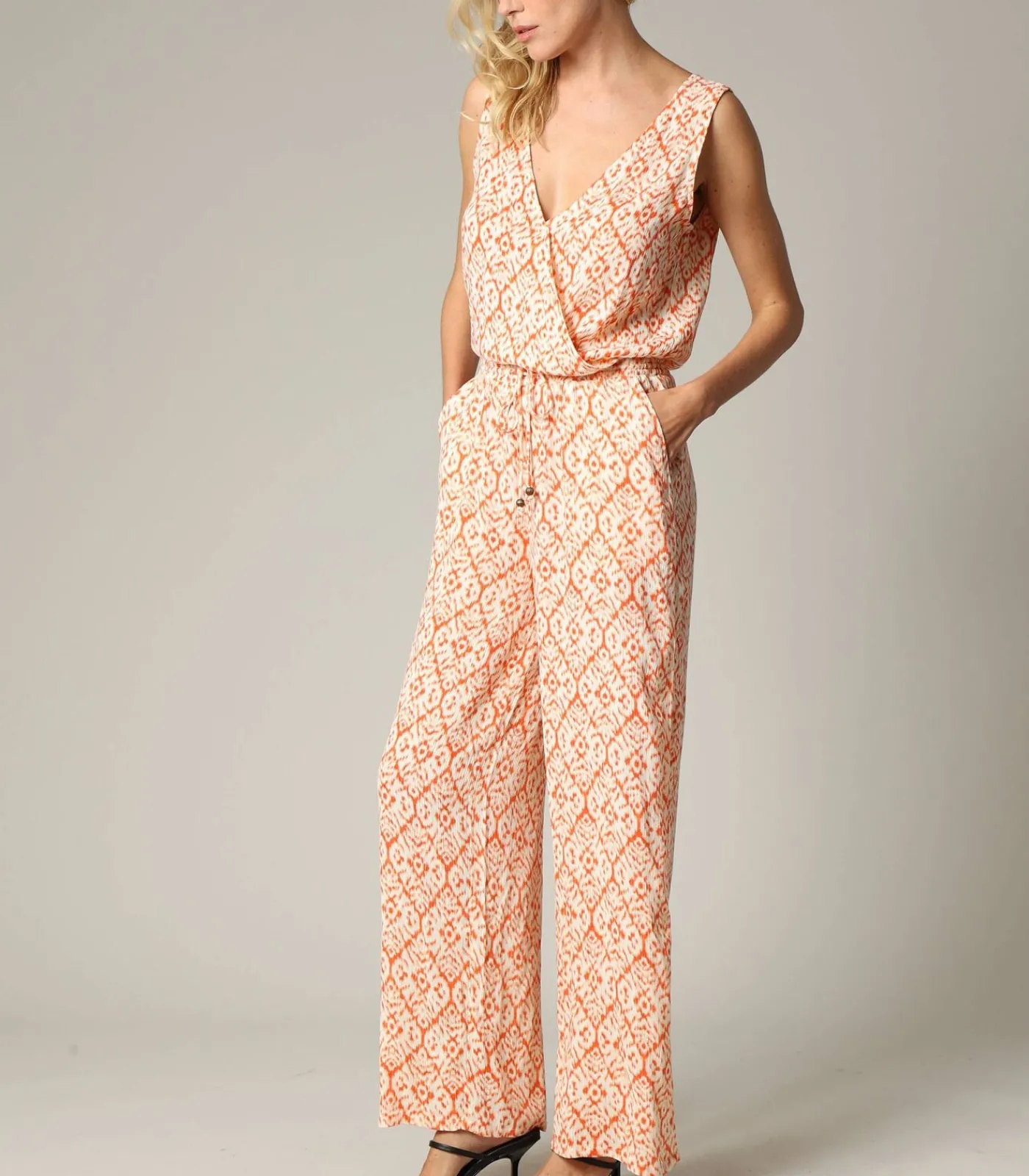 MIRZOU - Mouwloze Boheemse wikkeljumpsuit met etnisch patroon DAMES Jumpsuits