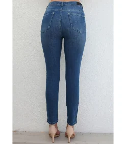 DAMES BLEU D'AZUR OMAN - BLAUWE SLIM JEANS MET ZAKJE MET STUDS