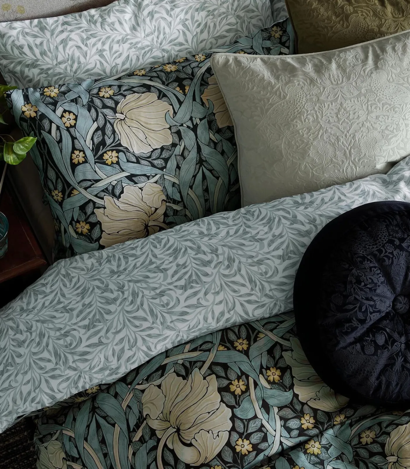 William Morris at Home Pimpernel Indigo Dekbedovertrek