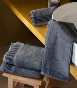 Premium Handdoek SOOTHING SHADOWS. Biologisch Katoen Handdoeken