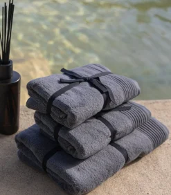 Premium Handdoek SOOTHING SHADOWS. Biologisch Katoen Handdoeken