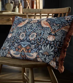 Clearance Strawberry Thief Sierkussen Kussens