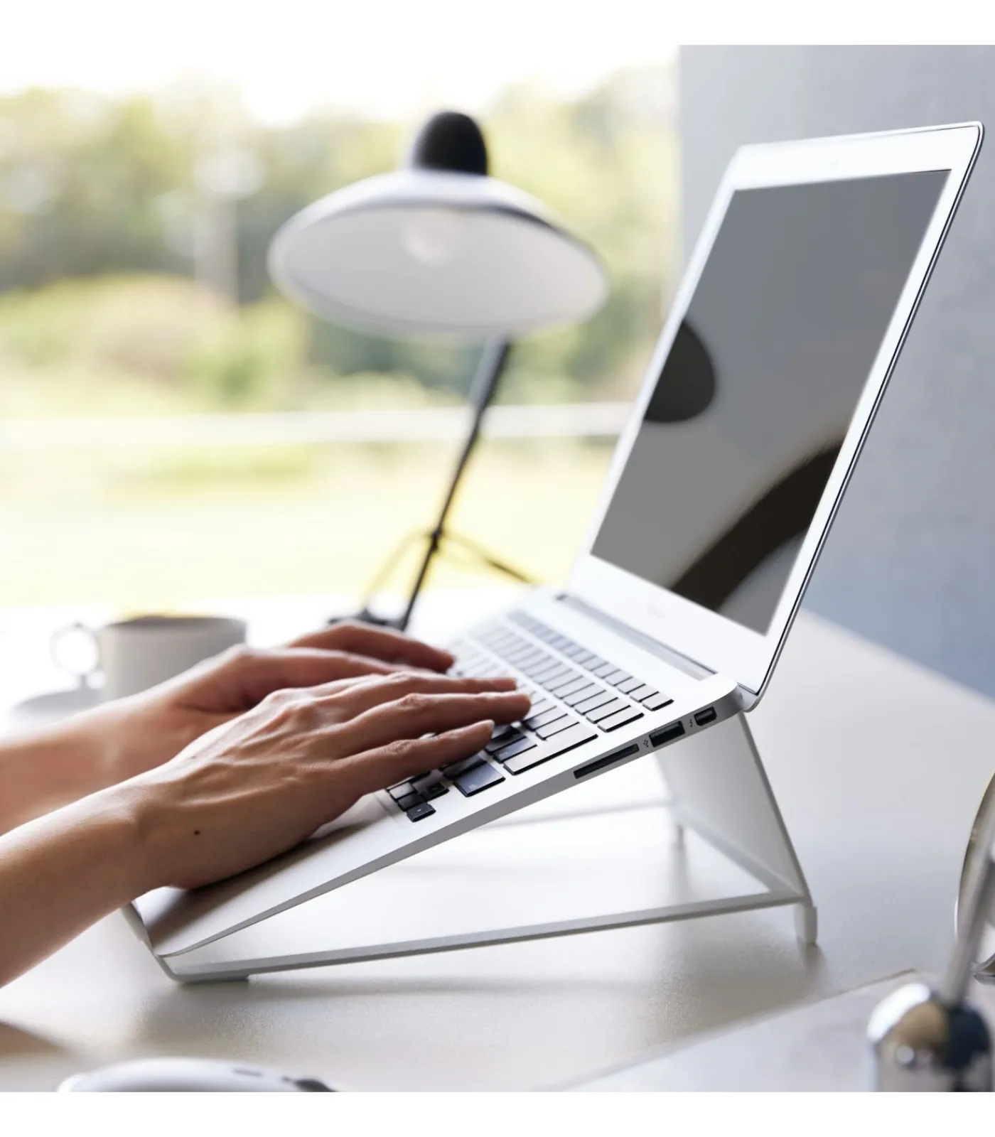 YAMAZAKI Tablet & Laptop Standaard - Tower - Wit