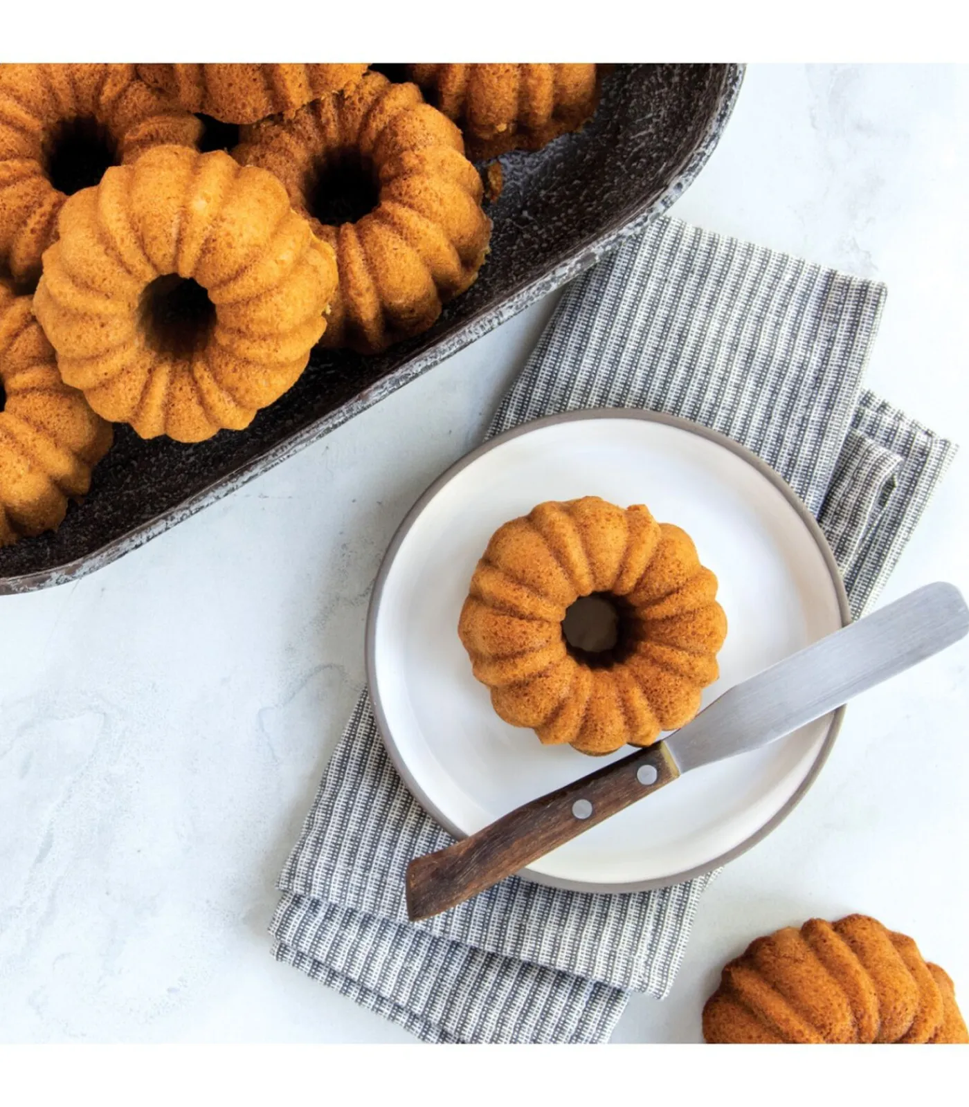 Nordic Ware Tulband Bakvorm Anniversary Bundtlette Goud - 6 Tulbanden