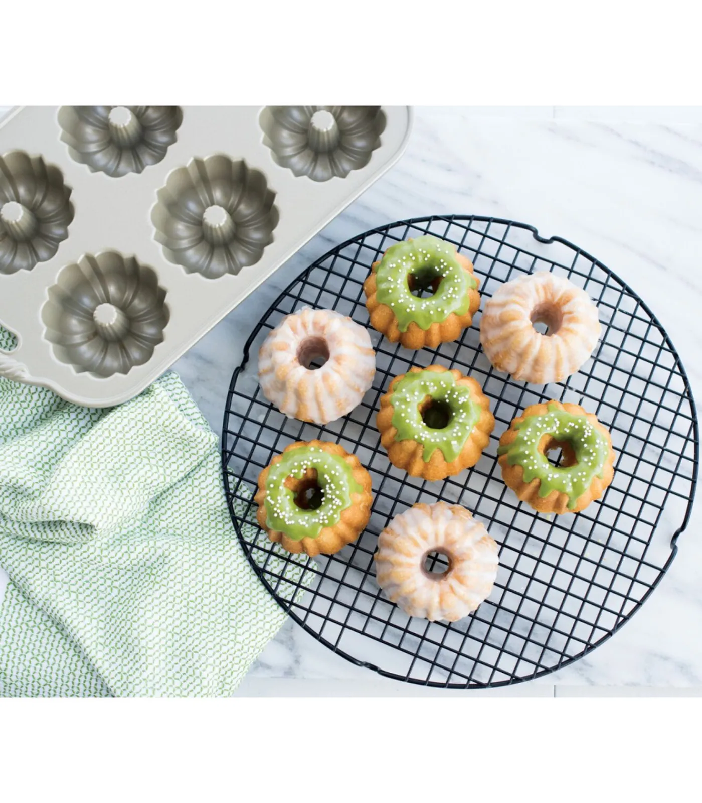 Nordic Ware Tulband Bakvorm Anniversary Bundtlette Goud - 6 Tulbanden