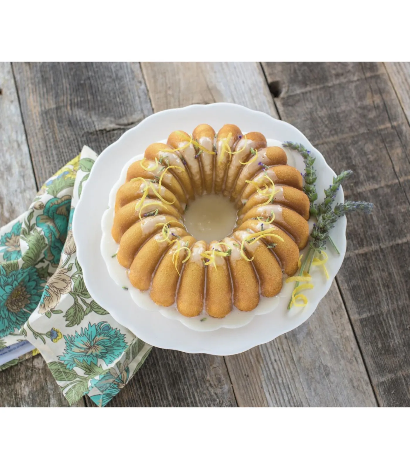 Clearance Tulband Bakvorm Elegant Party Goud ø 23 cm / 2.4 liter Bakken