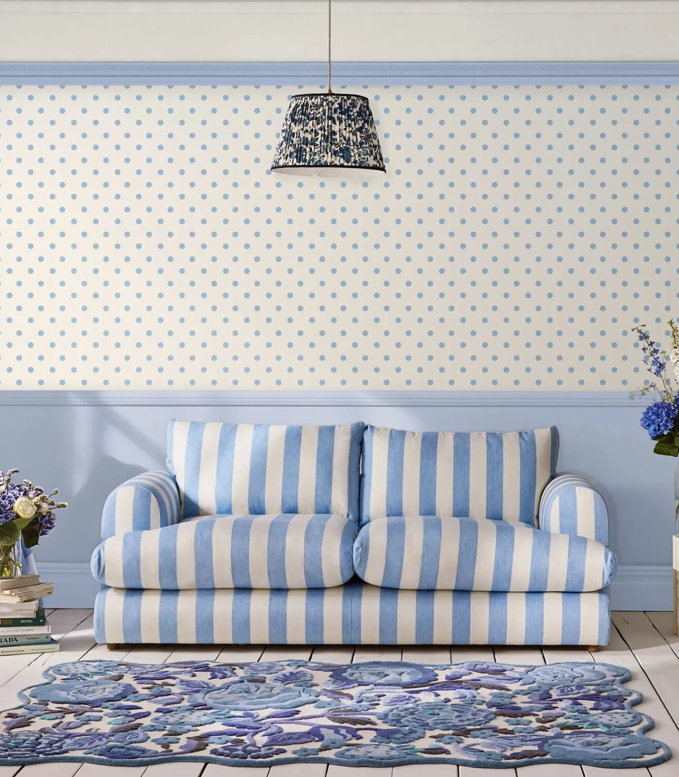 Graham & Brown Vliesbehang Button Spot Blue