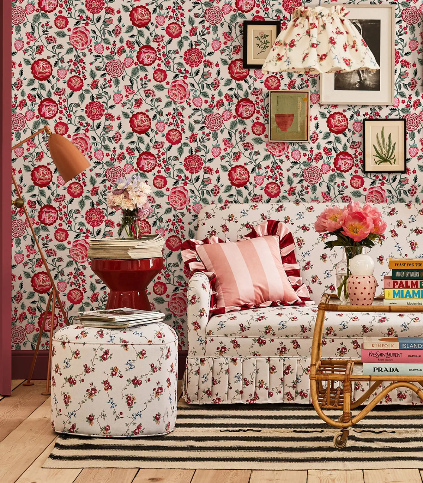 Best Vliesbehang Strawberry Garden Rose Wanddecoratie