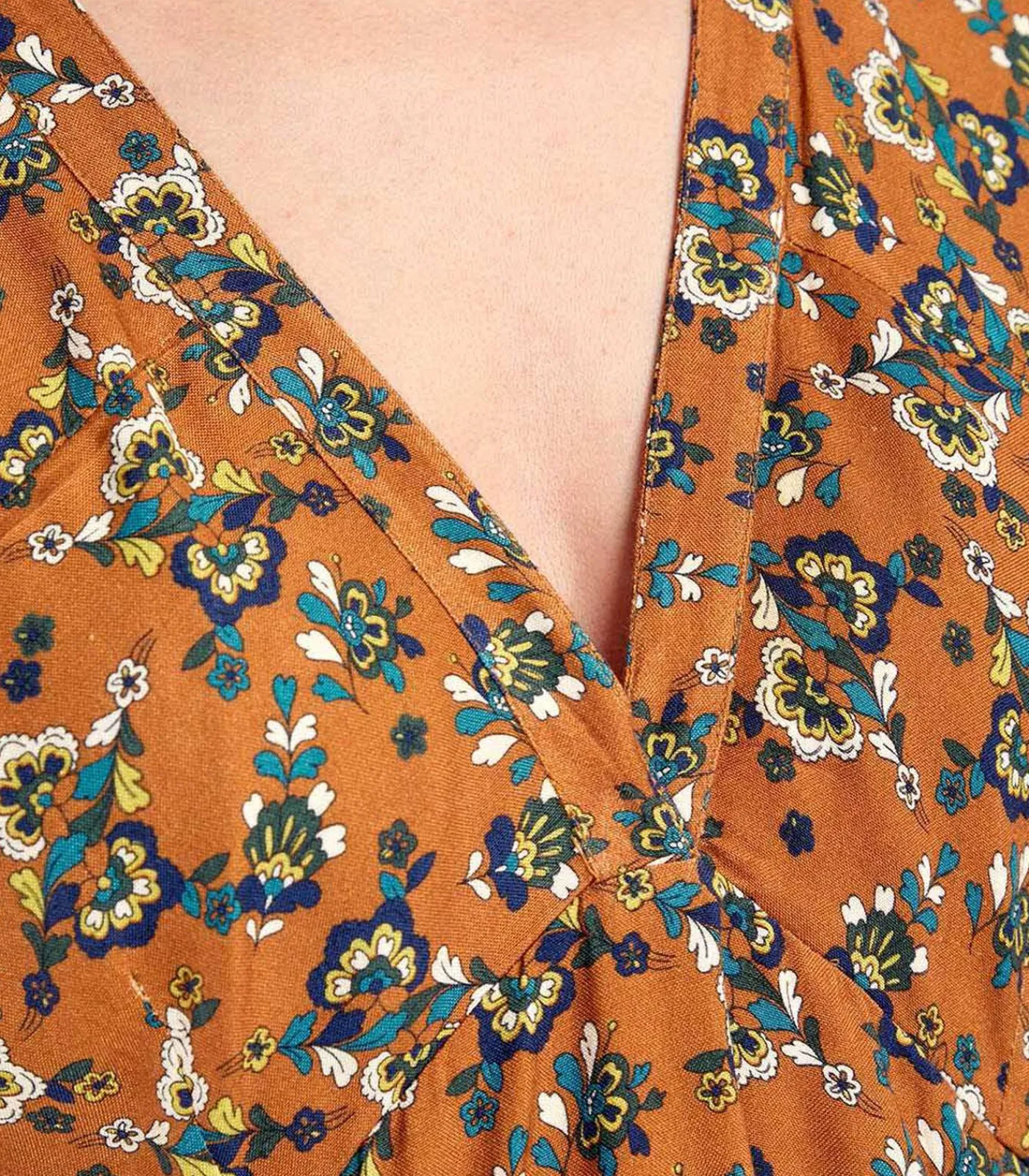 Online Vloeiende uitlopende jurk bedrukt MIRZAPUR DAMES Jurken