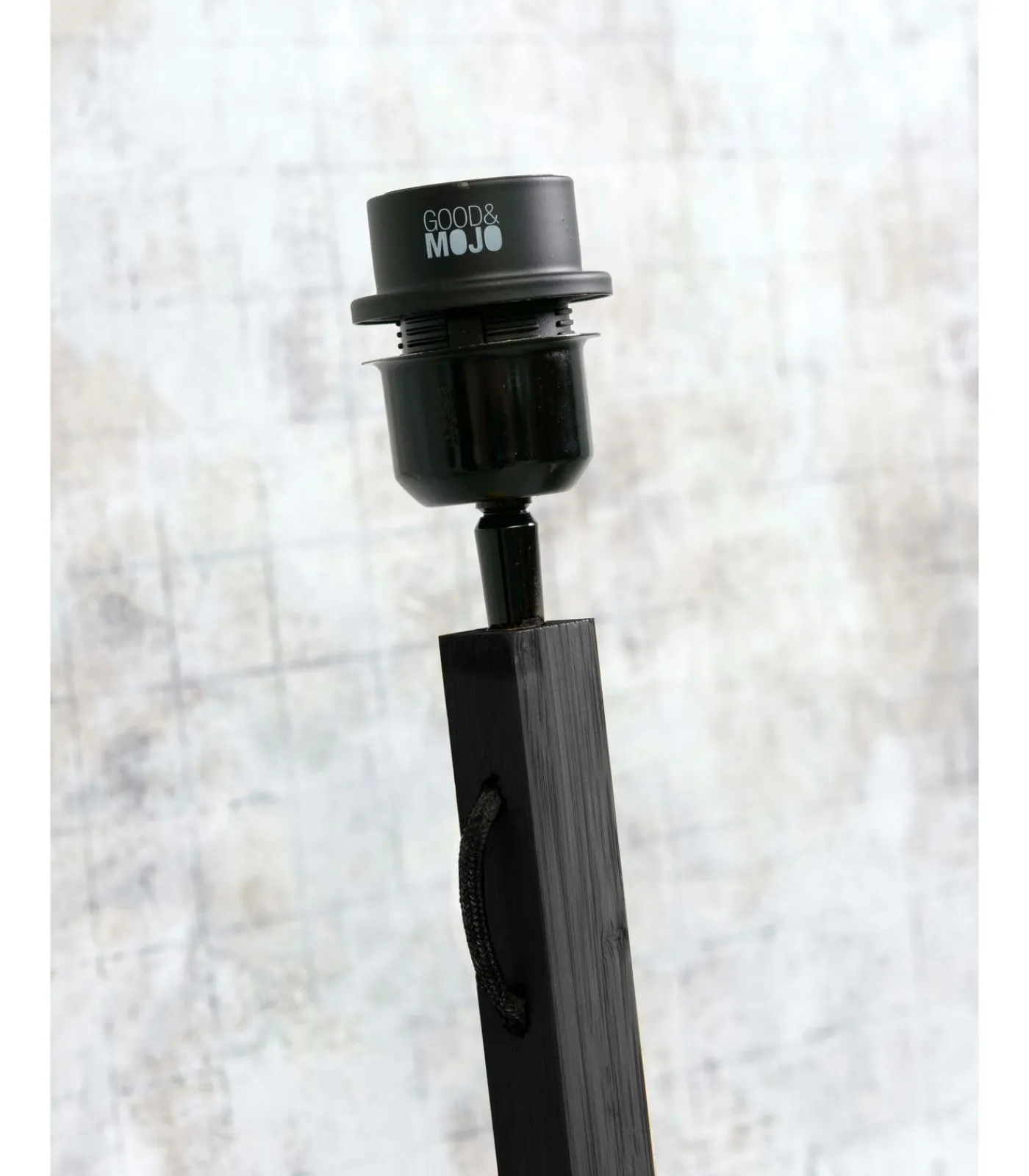 GOOD &MOJO Vloerlamp Bhutan - Zwart/Bamboe - Ø40x160cm