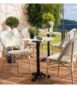 Sale Witte marmeren liggende terrastafel van 60 cm en 2 blauwe stoelen Tuinmeubelen